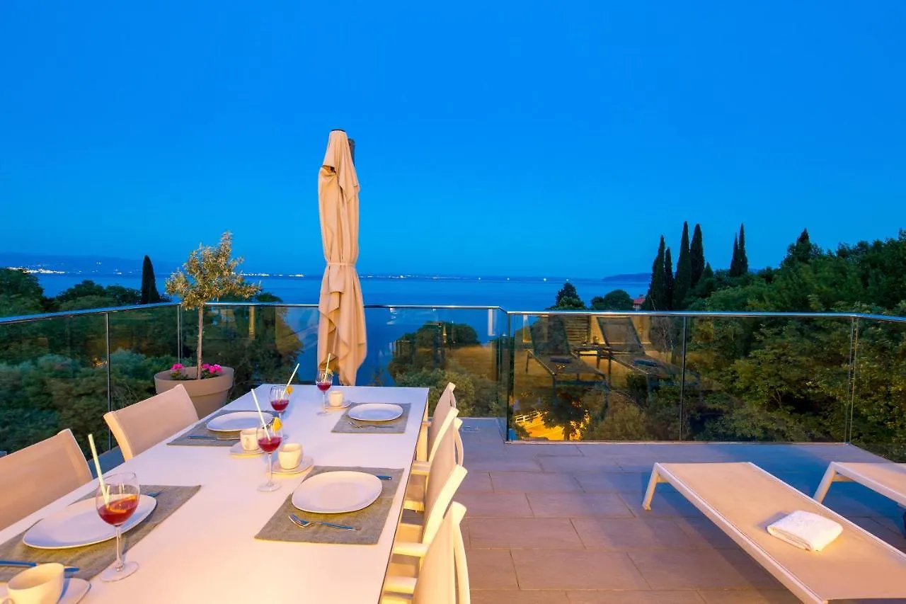 Plage Lovran Residence شقة